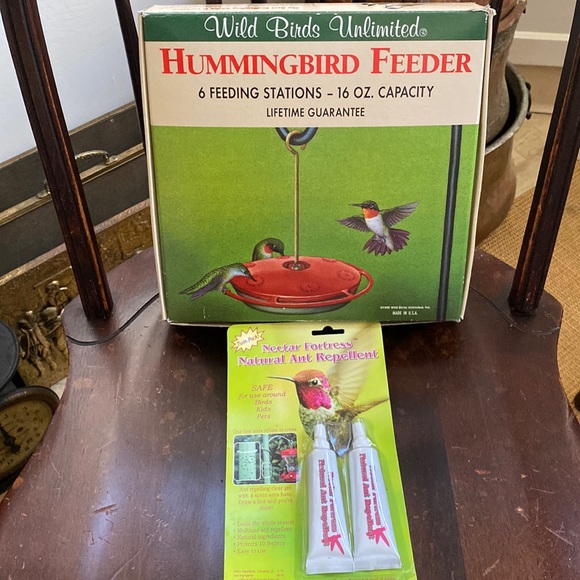 Wild Birds Unlimited Bird Lot Of Hummingbird Feeder And Nectar